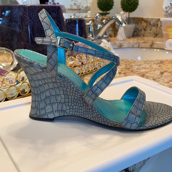 EUC Spring turquoise strappy sandals w/ 3.5” heels sz 38 7.5/8 - Picture 1 of 11